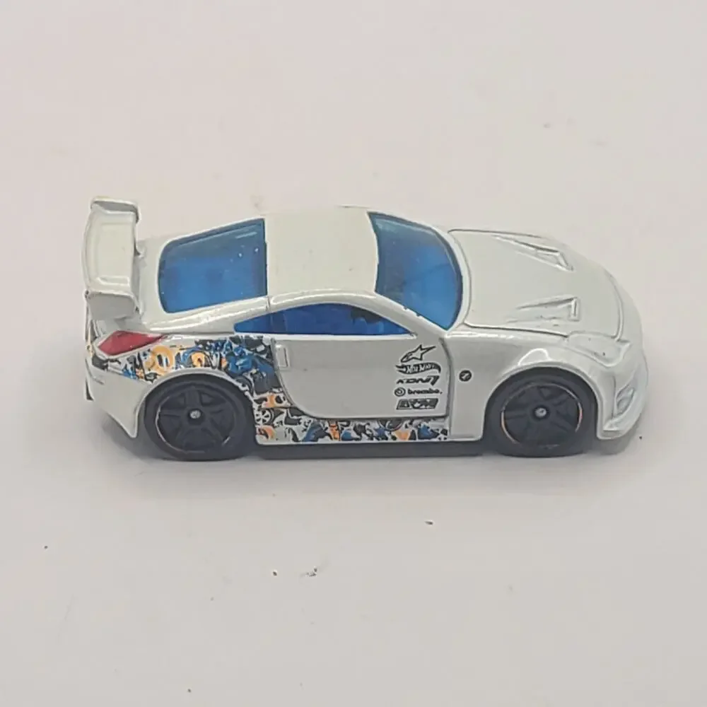 Hot Wheels White Nissan 350Z 1/64 Scale Blue Tint Windows 2005